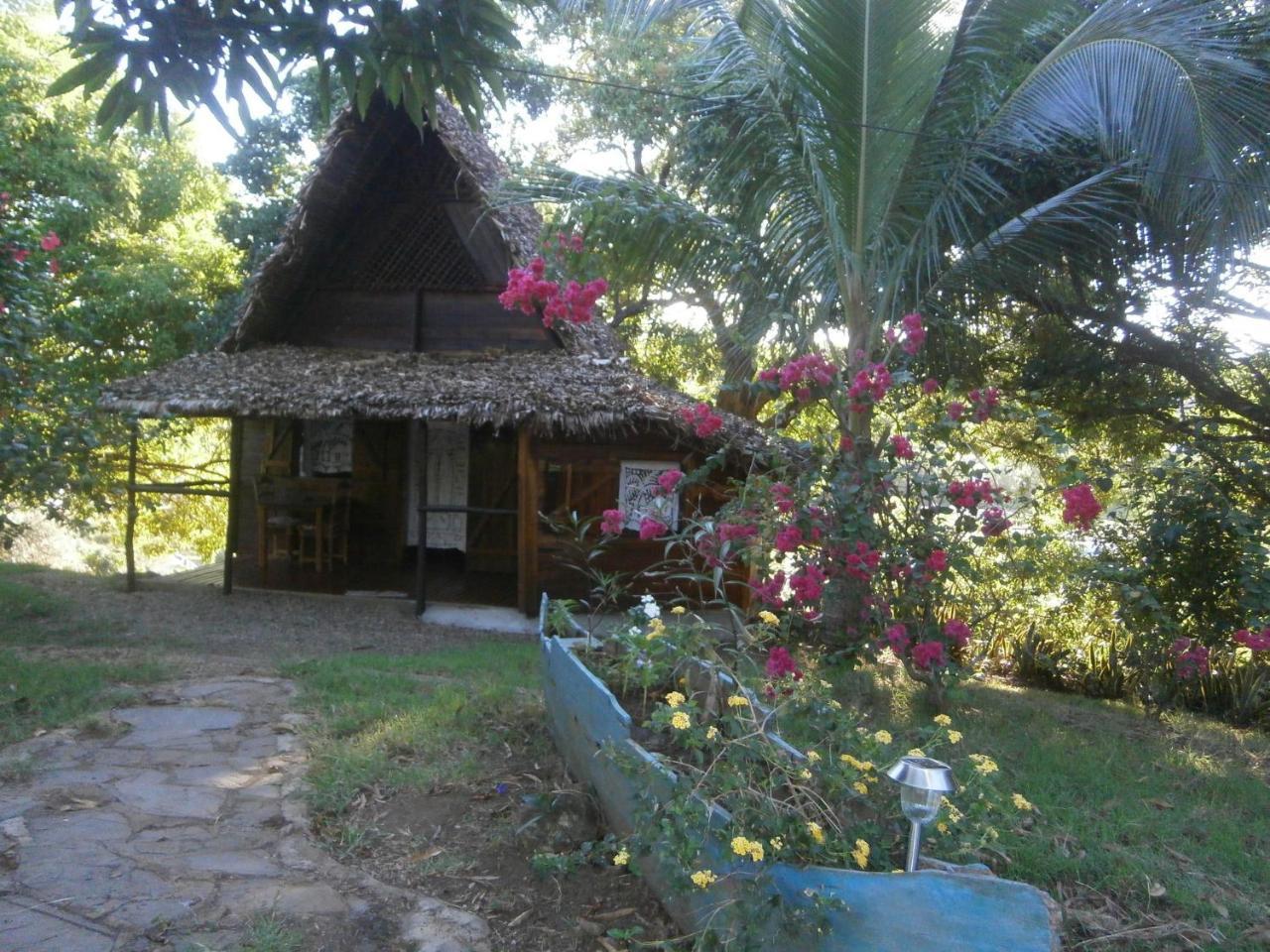 Les Chalets De Melinda Nosy Be Exterior photo